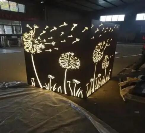 天心耐候钢灯箱